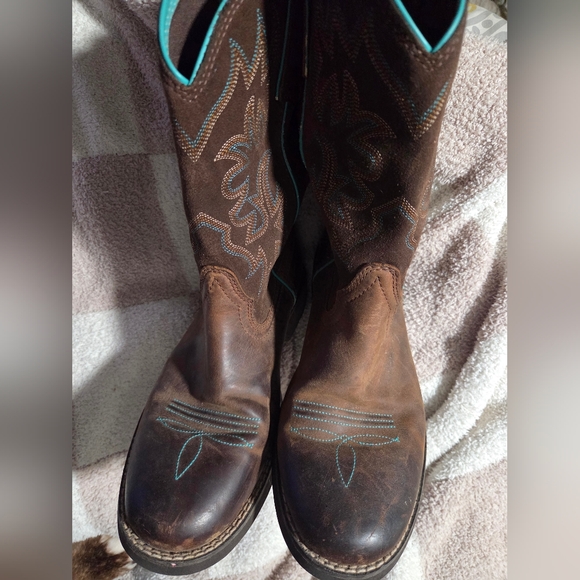 ARIAT Delilah Round Toe Western Boot. W 8.5 - Picture 4 of 5